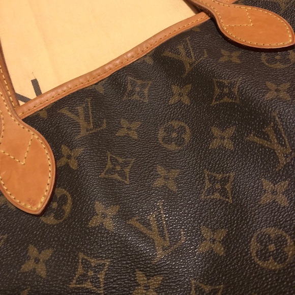 Authentic Louis Vuitton Neverfull MM Bag - Picture 2 of 8